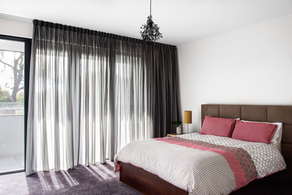 Modern bedroom curtains with tulle