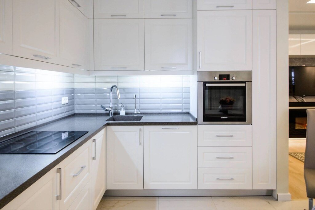 Corner kitchen with built-in appliances