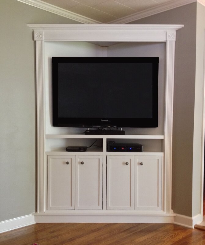 Corner cabinet for a TV