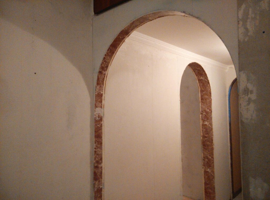 Decorative corners for the arch