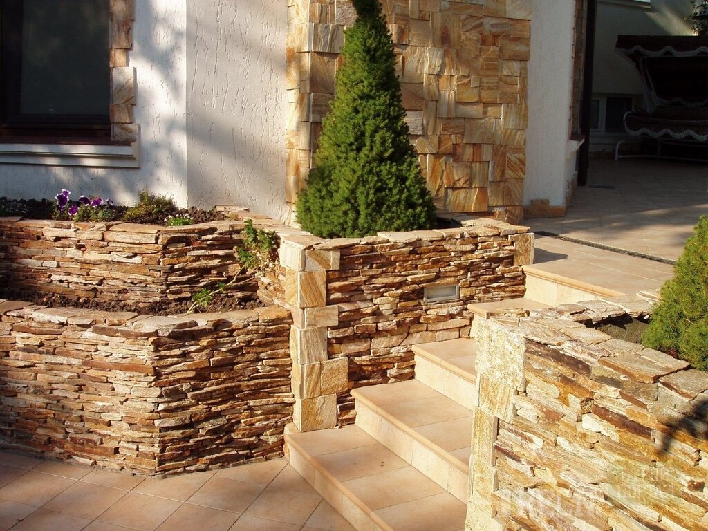 Laying decorative stone