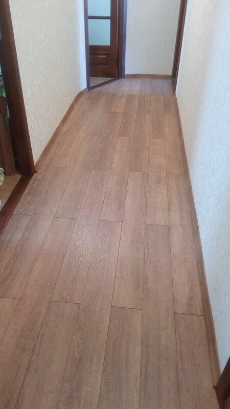 Laying laminate in an L-shaped corridor