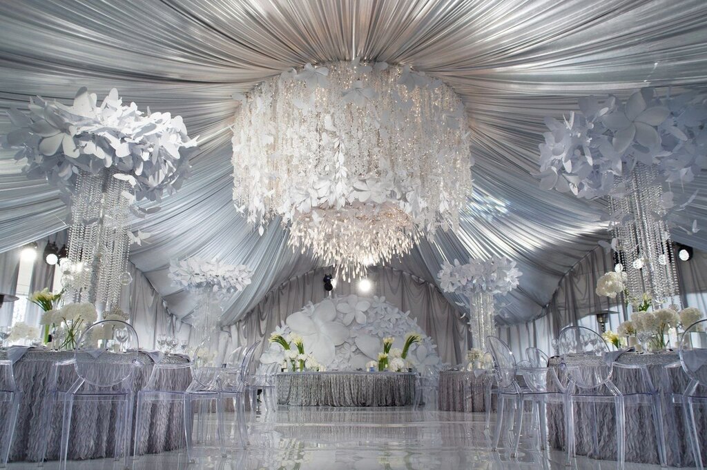 Ceiling decoration for a wedding