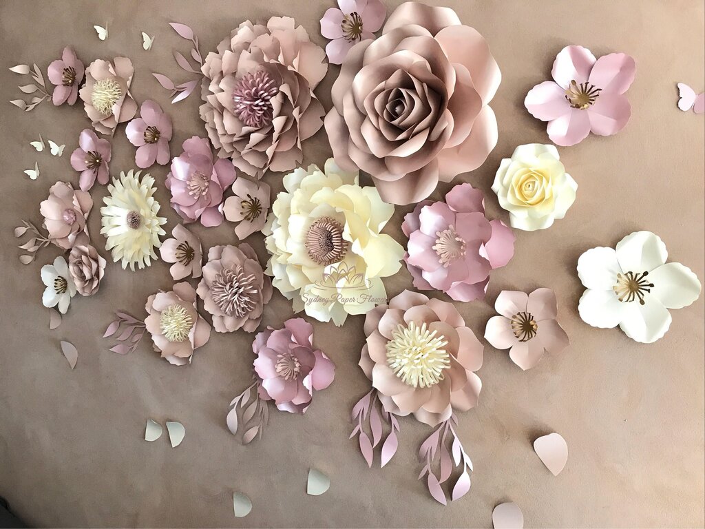 Decorating walls with foamiran flowers