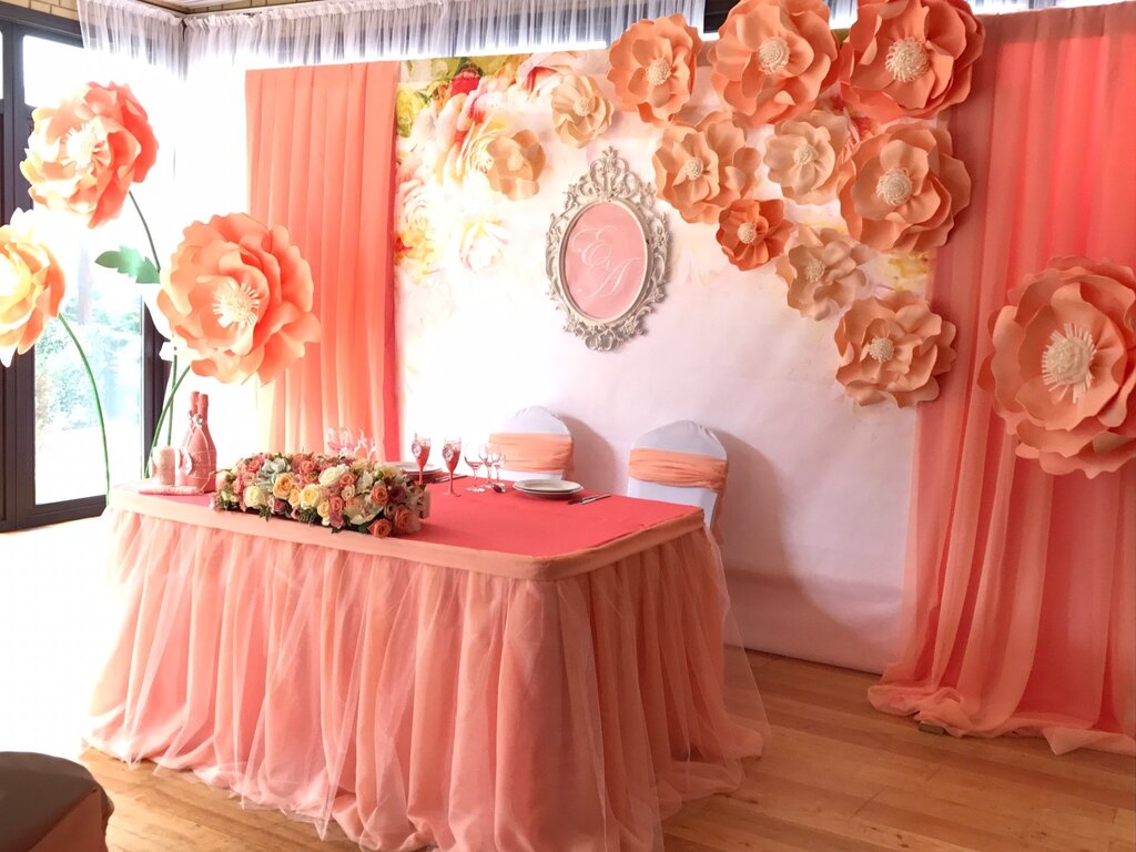 Decoration of the hall in peach color