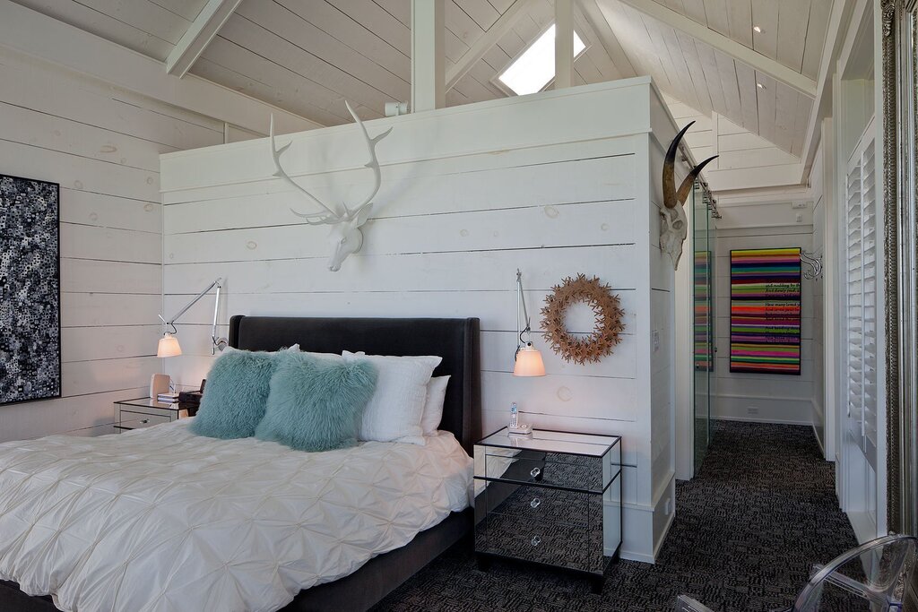 Wall paneling in the bedroom interior 27 фото