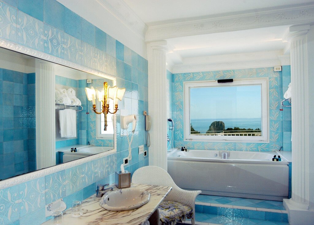 Aquamarine Bathtub