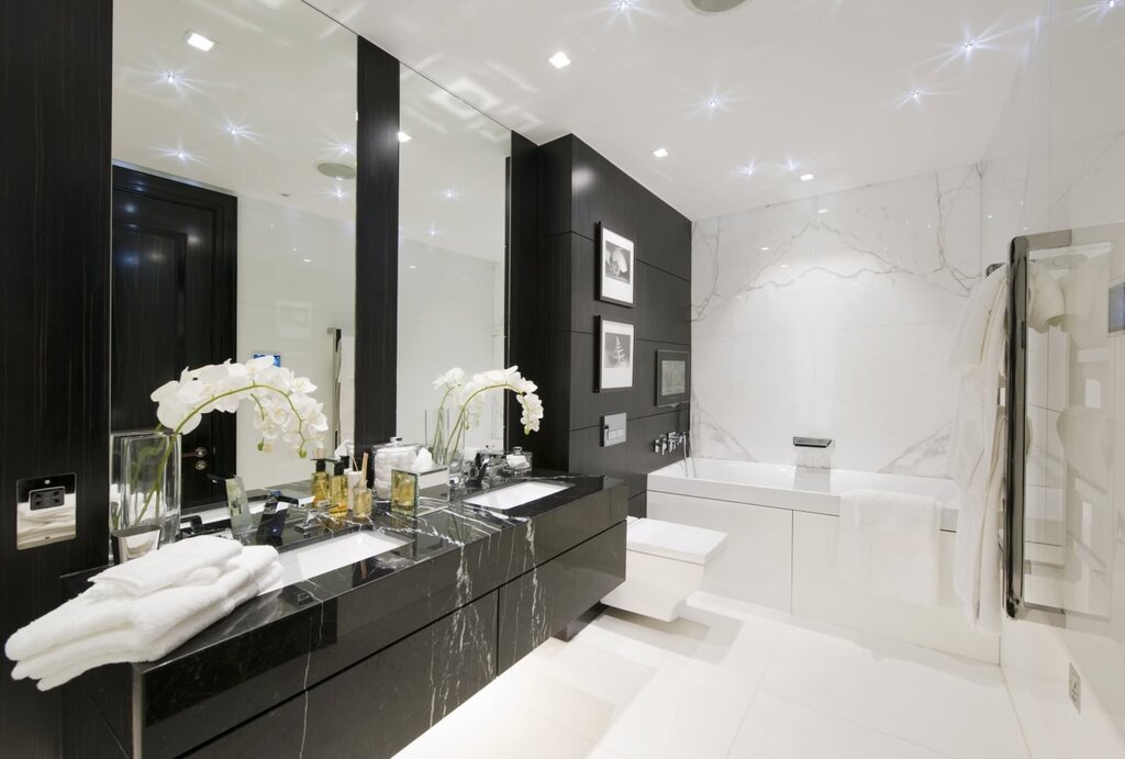 Black and white marble bathroom