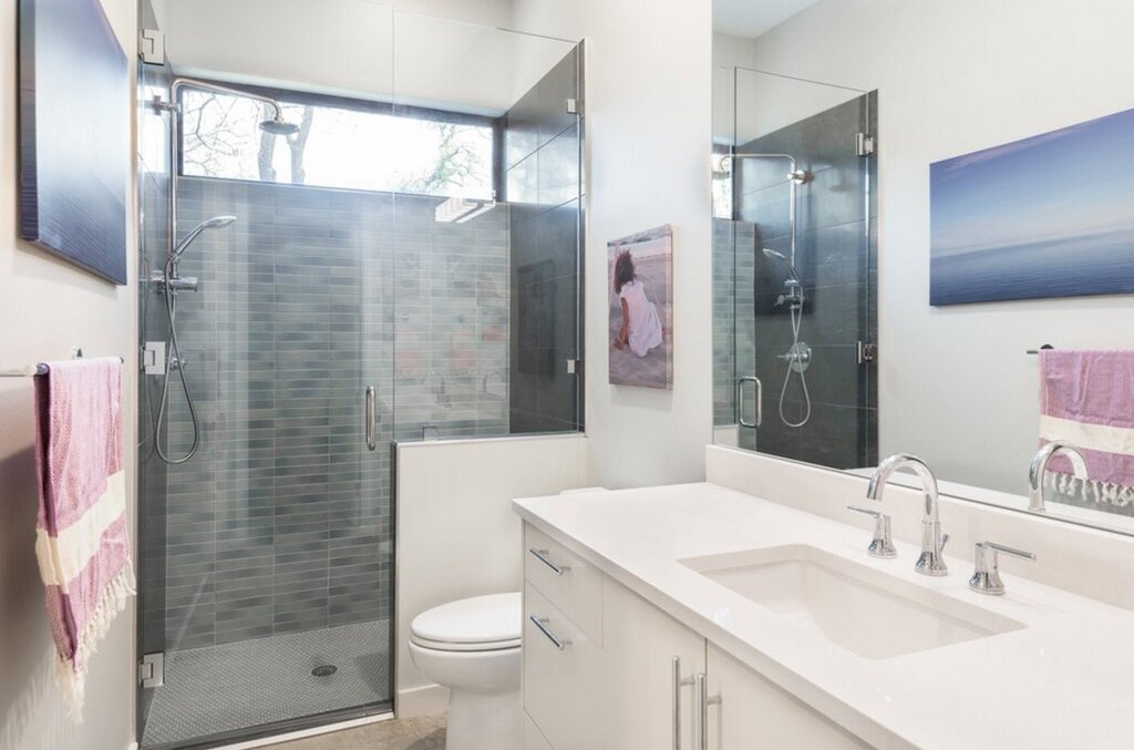 A bathroom combined with a shower cabin