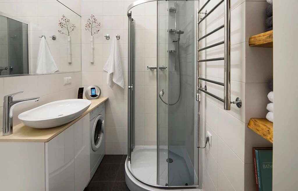 A bathroom in a Khrushchyovka with a shower cabin