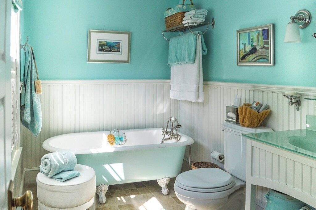 Mint-colored bathtub