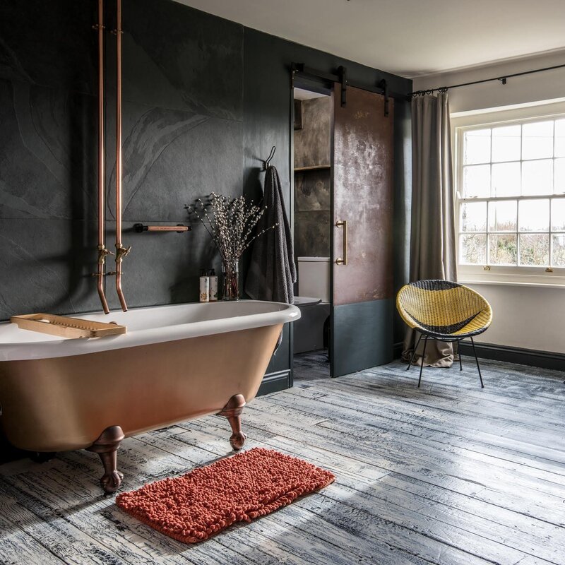 Retro-style bathtub