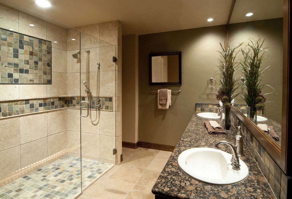 The bathroom with a tiled shower