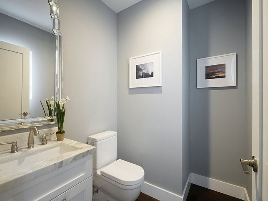 The bathroom with painted walls