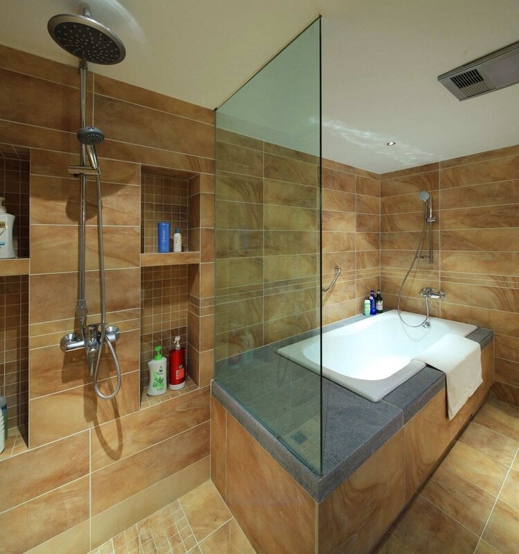 Bathroom with a shower partition