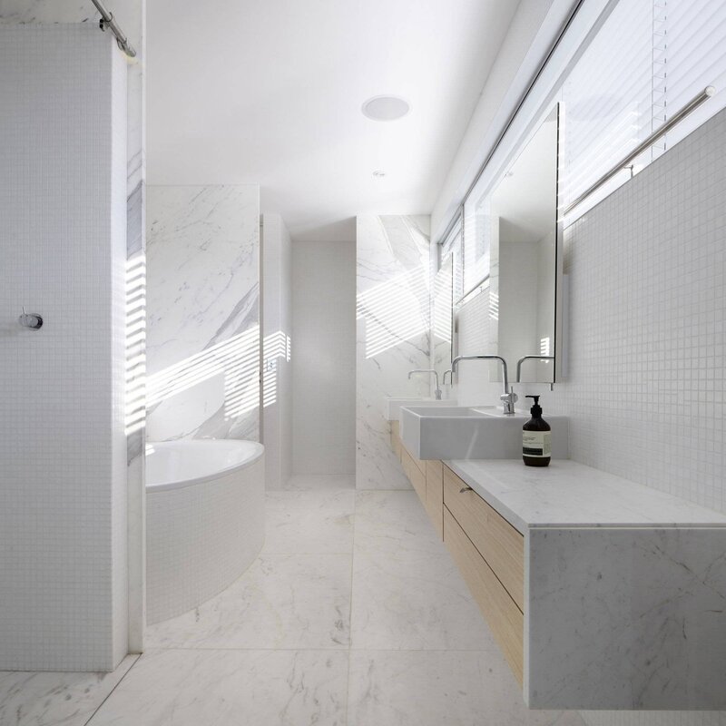 Bathroom in white tones