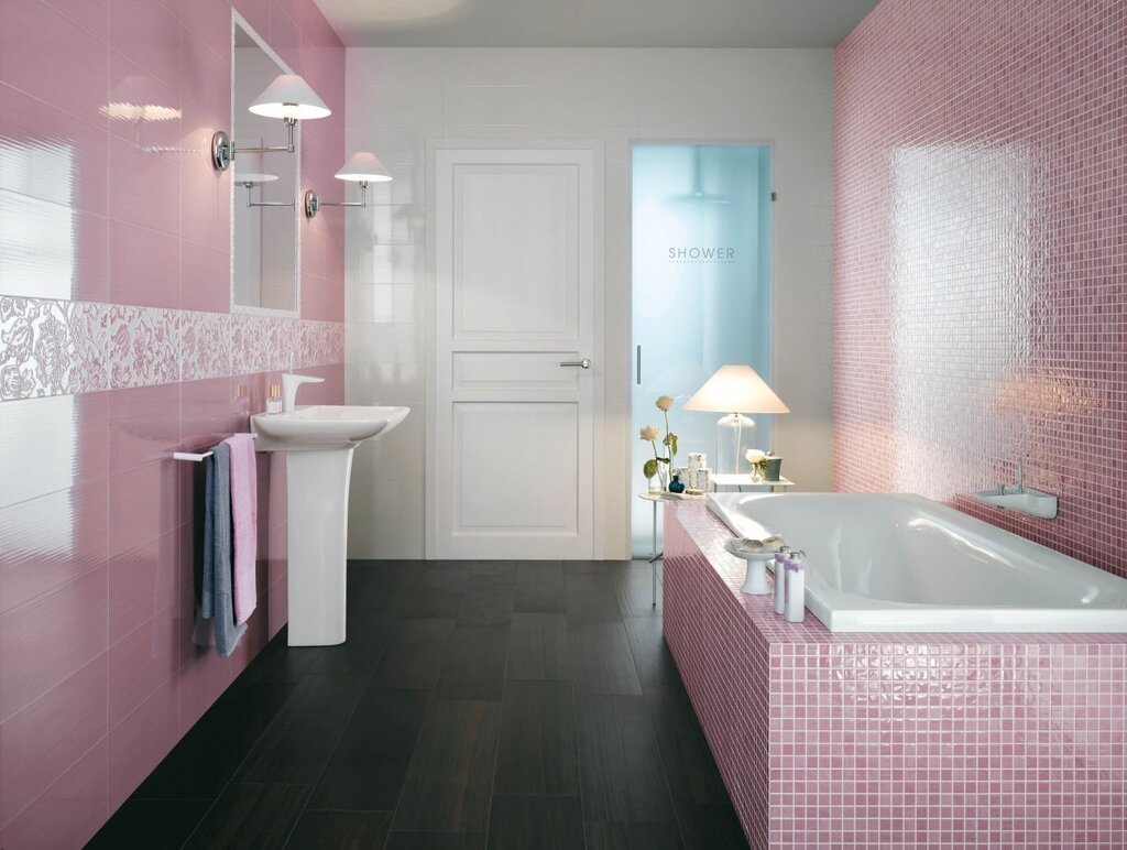 A bathroom in pink tones