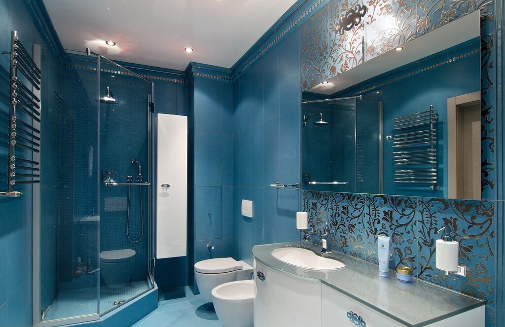 A bathroom in gray-blue tones