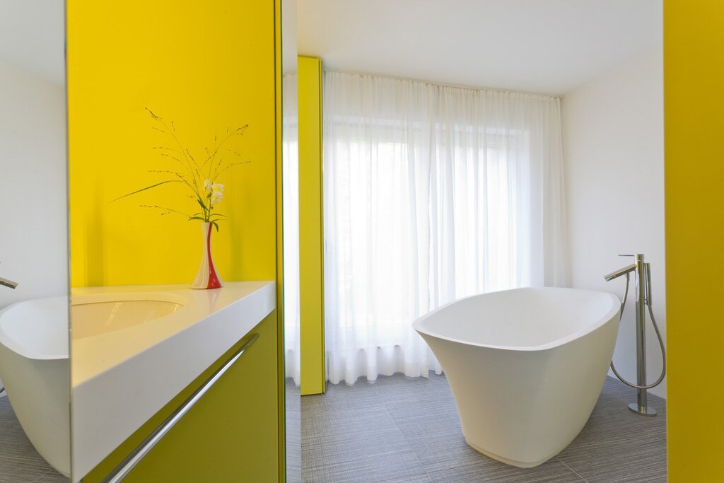 Bathroom in yellow tones