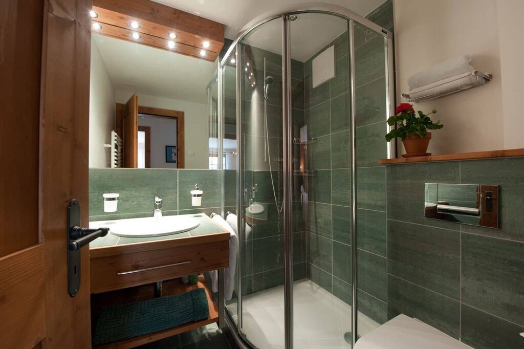 Bathrooms with shower cabins