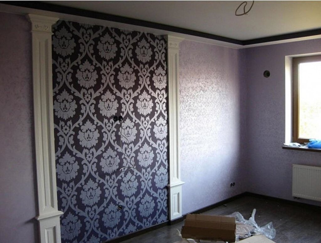 Options for wallpapering walls with two types of wallpaper 38 фото