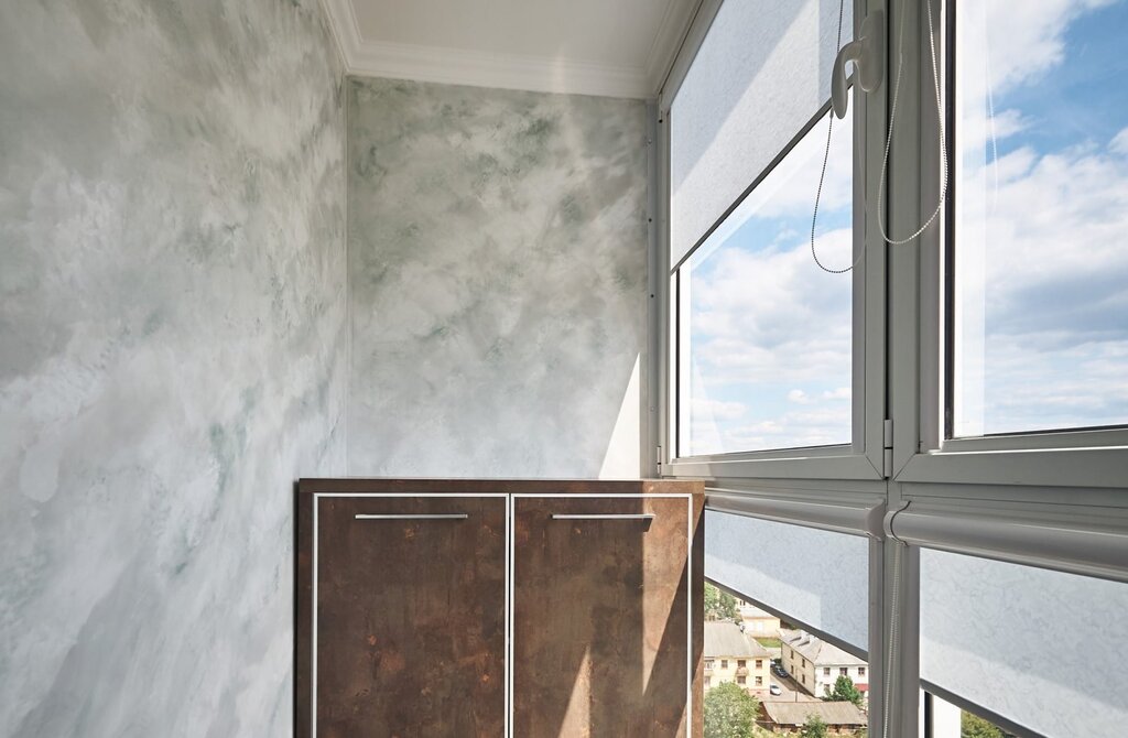 Venetian plaster on the balcony