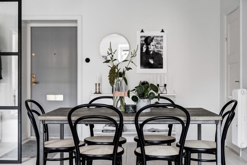 Viennese chairs in the interior