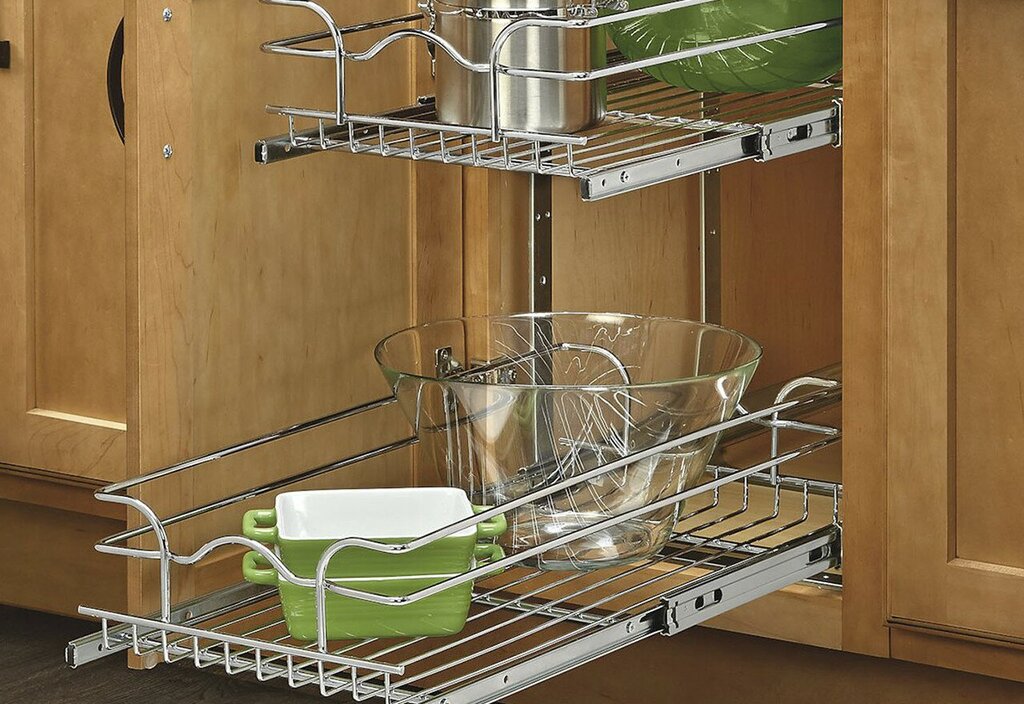 Pull-out shelf for kitchen cabinet