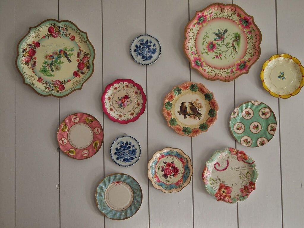 Vintage plates on the wall