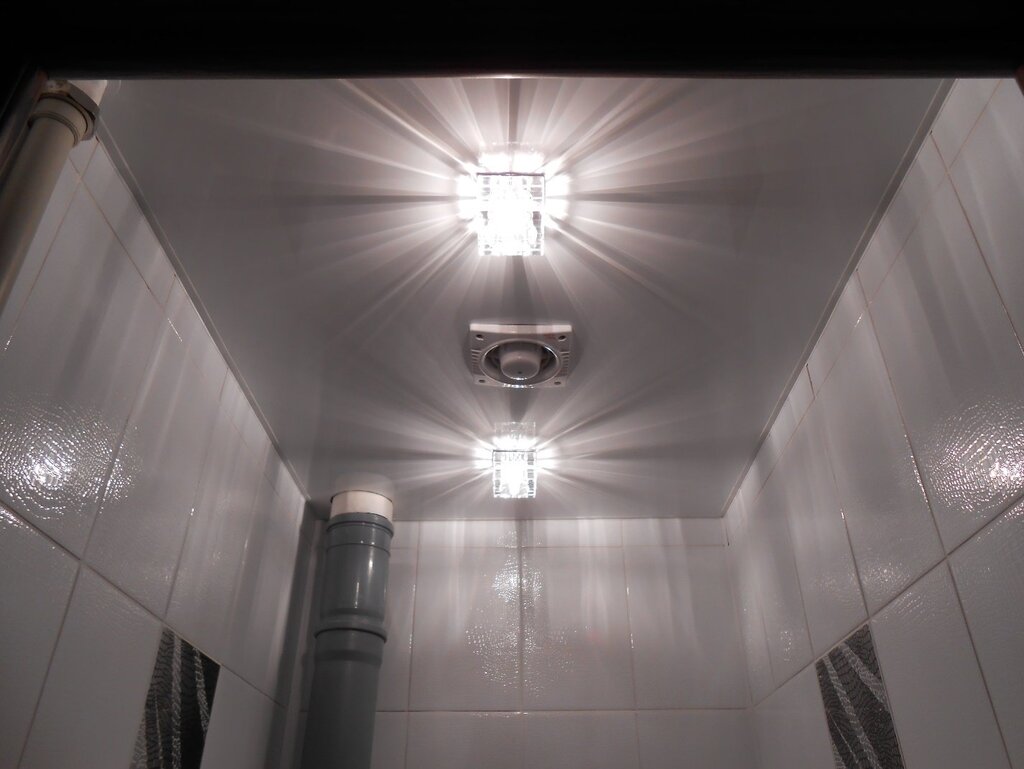 Exhaust fan on the ceiling in the bathroom