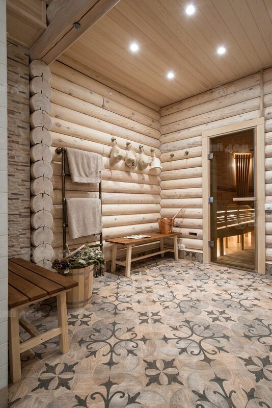 Interior finishing of a log sauna