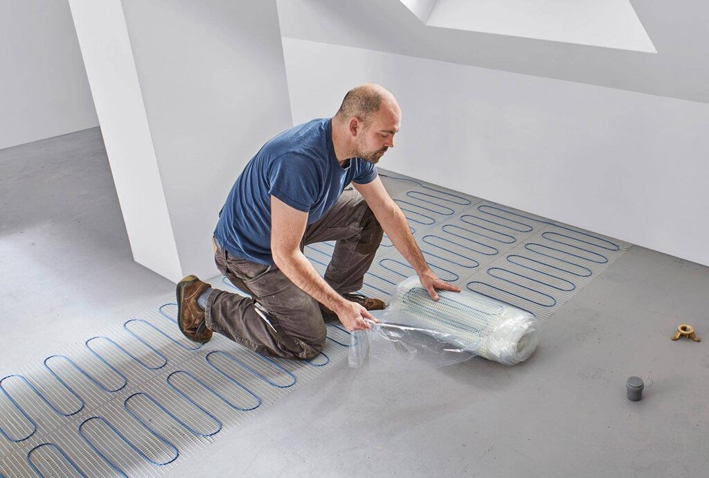 Water underfloor heating without screed under laminate