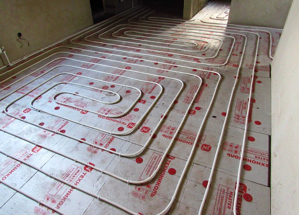 Water underfloor heating without a screed