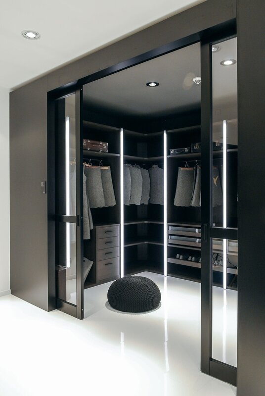 Built-in wardrobe in the bedroom