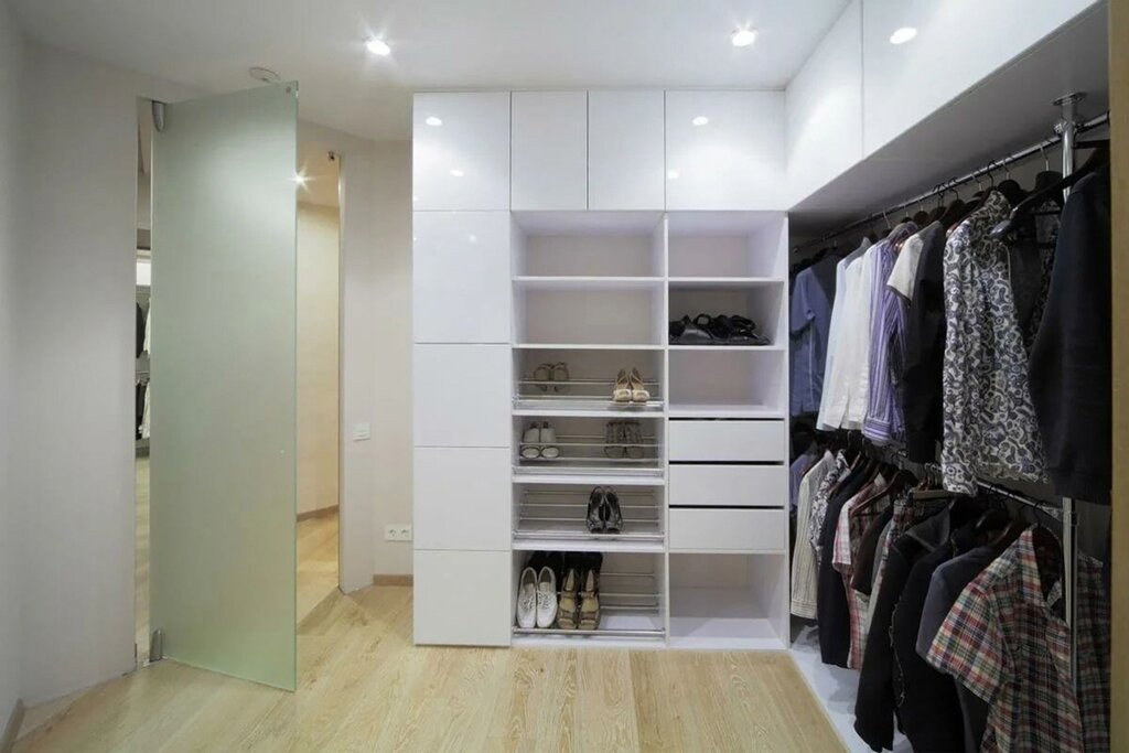 Built-in wardrobe closet