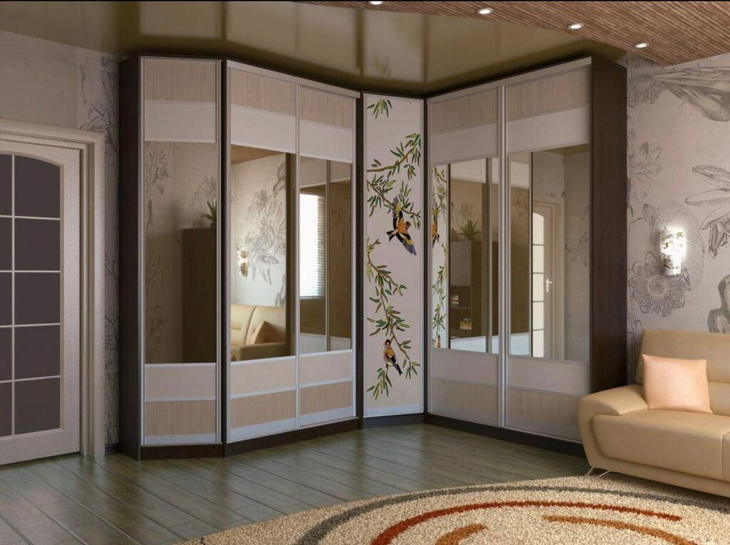 Built-in corner wardrobe with sliding doors