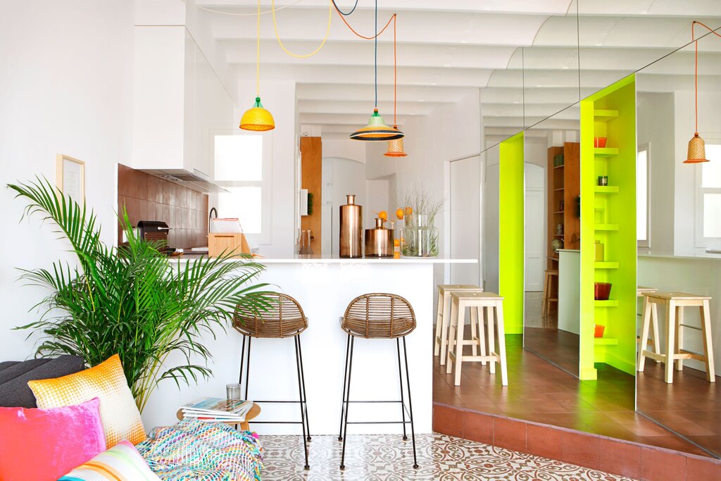 Bright accents in the kitchen interior