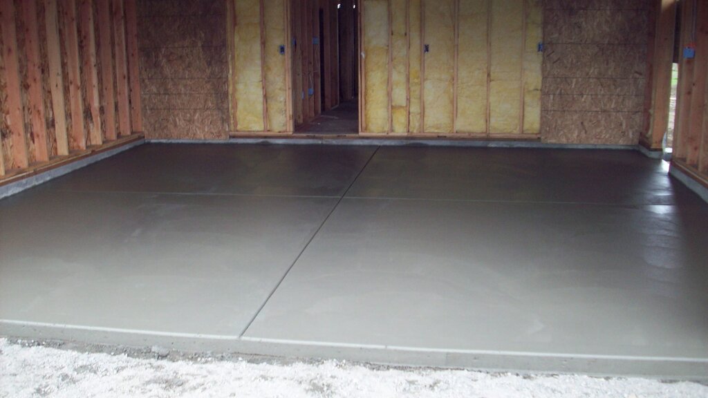 Pouring concrete floor in the garage