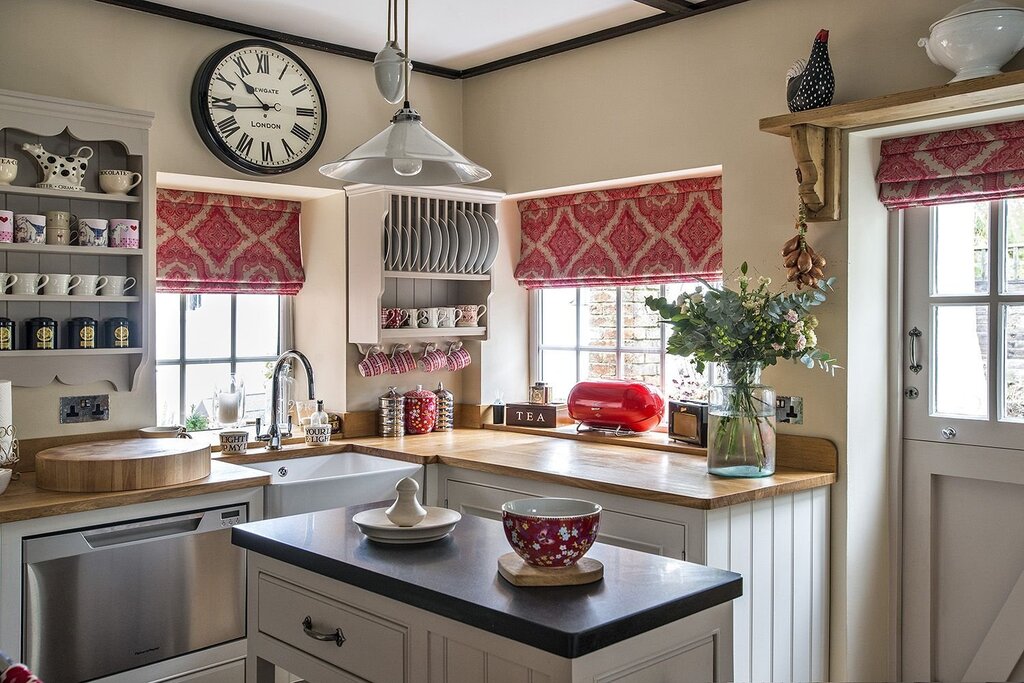 Country-style kitchen curtains