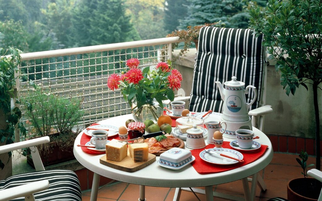 Breakfast on the balcony