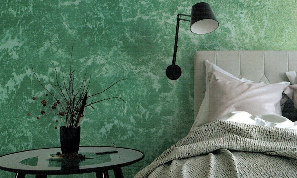 Green plaster in the interior