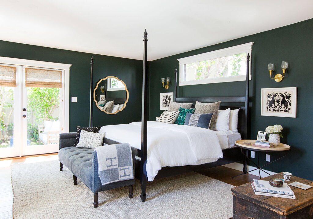 Green color in bedroom interior