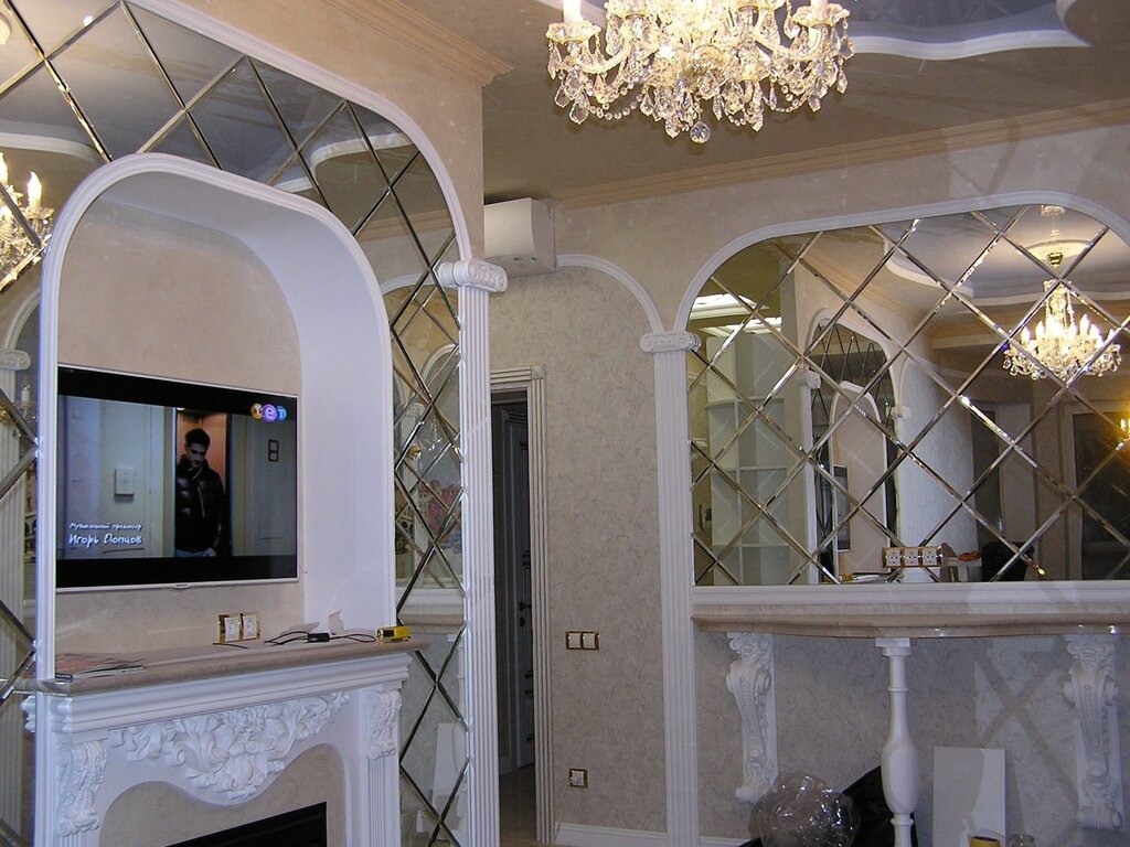 Mirrors in the interior