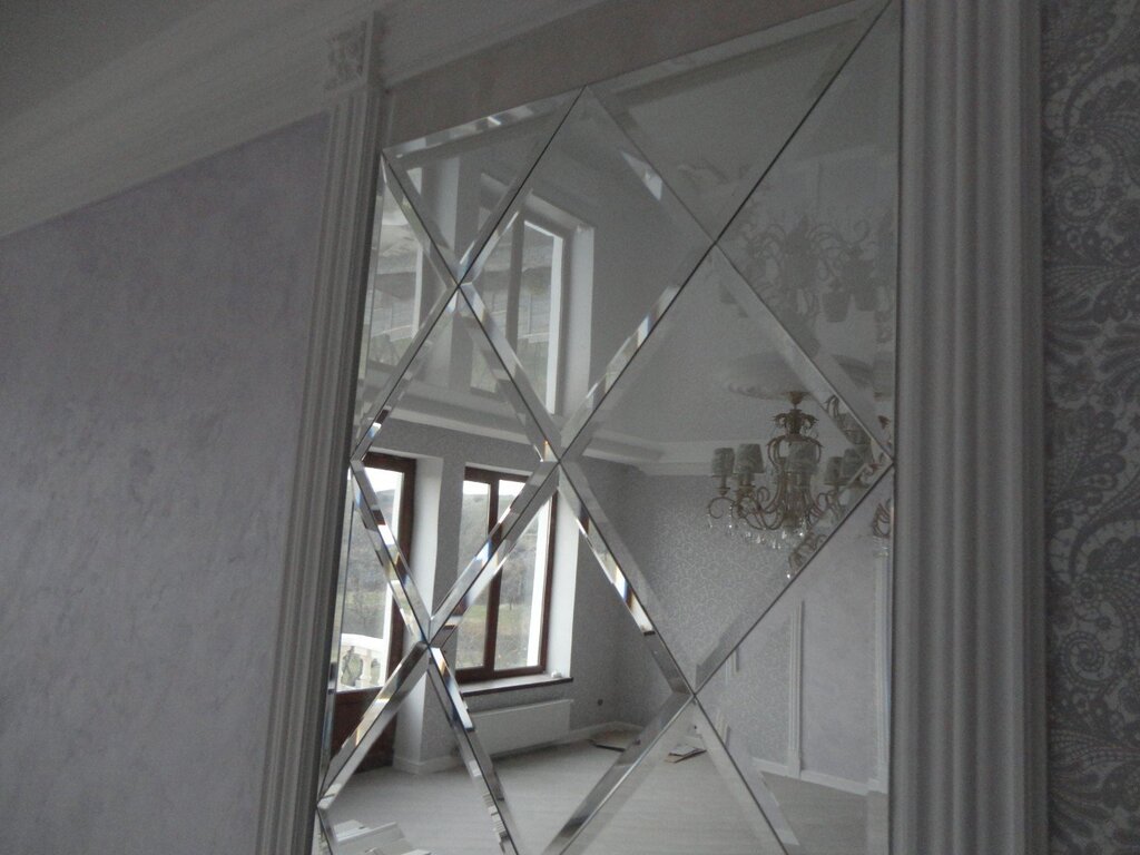 Mirror tile rhombus with a beveled edge