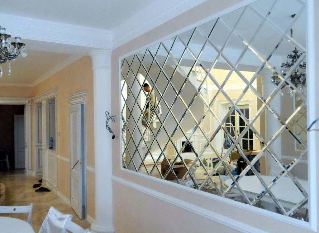 Mirror tiles in the hallway interior