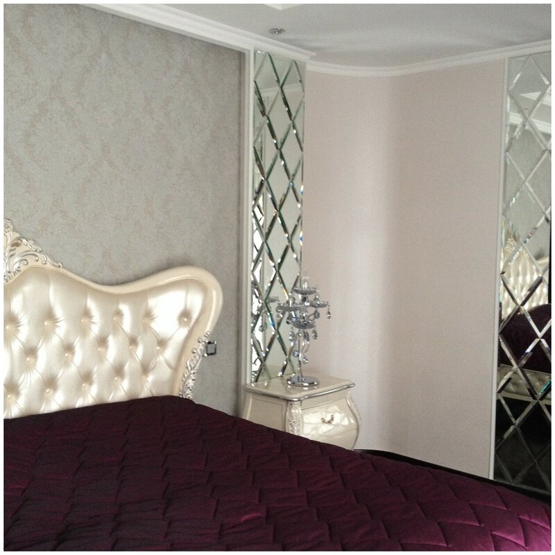 Mirror tiles in the bedroom interior