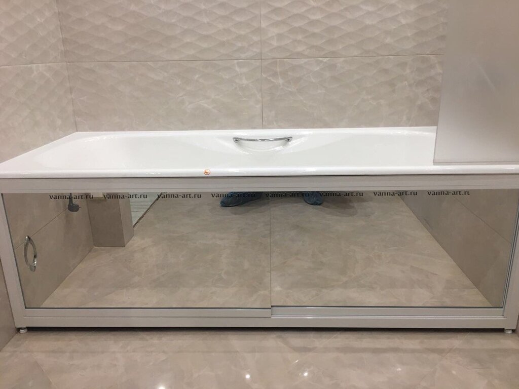 Mirror panel under the bathtub