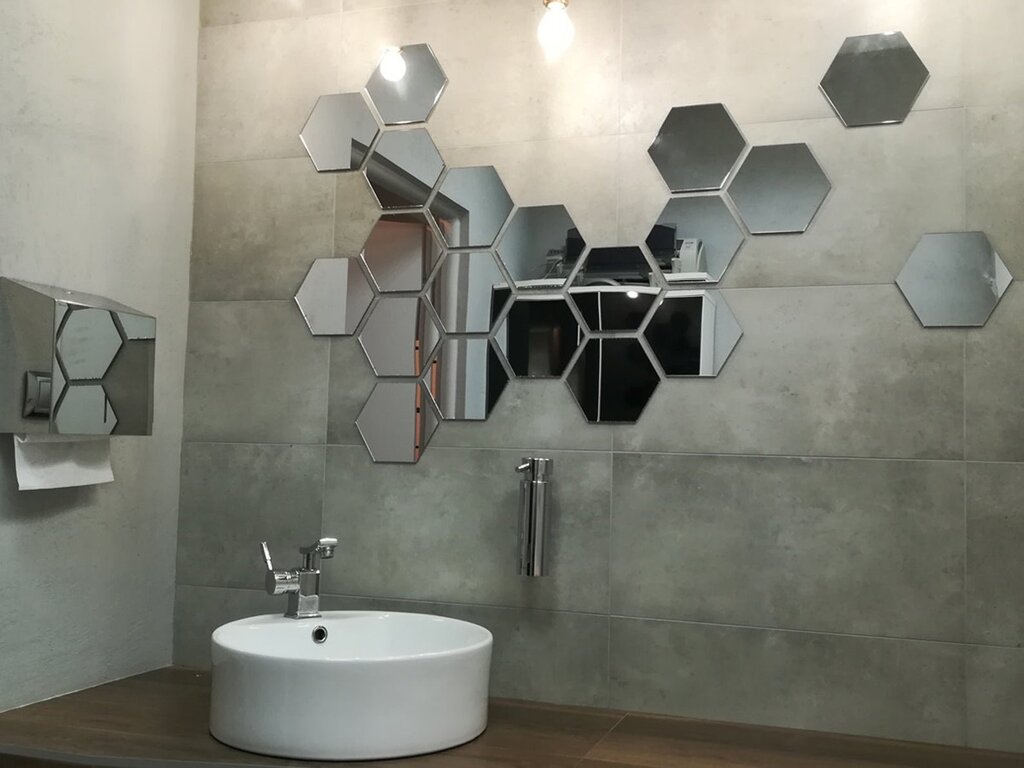 Mirror for the bathroom honeycomb