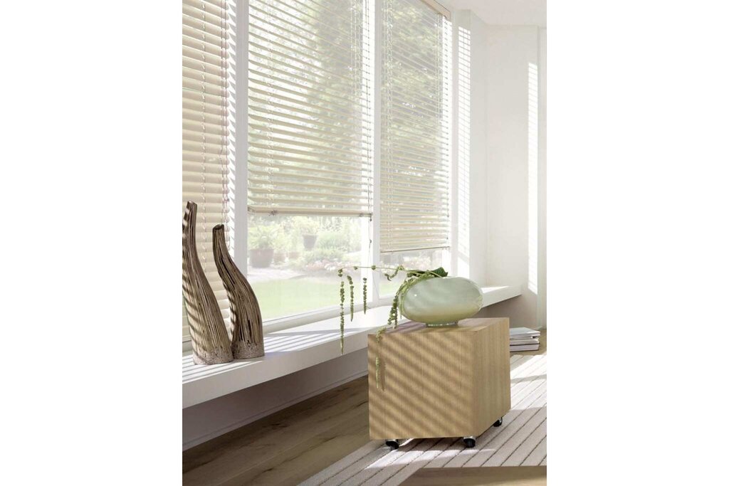 Escar blinds