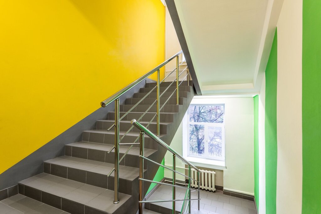 Yellow walls in the stairwell